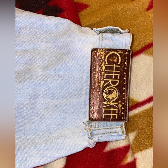 VINTAGE women’s Cherokee light wash, high waisted, pleated jeans - Picture 2 of 14